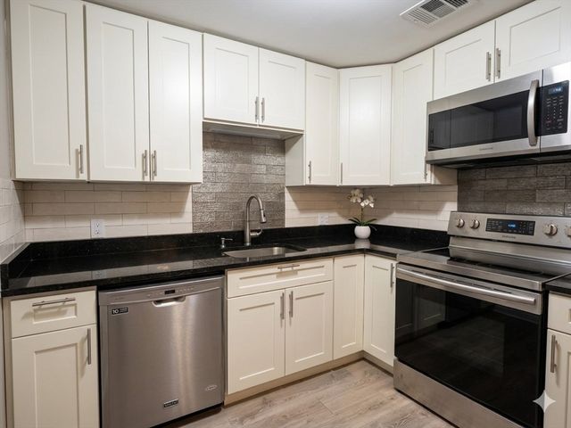 8 Tara Drive 7, Weymouth, MA 02188