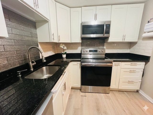 8 Tara Drive 7, Weymouth, MA 02188