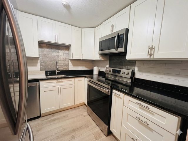 8 Tara Drive 7, Weymouth, MA 02188