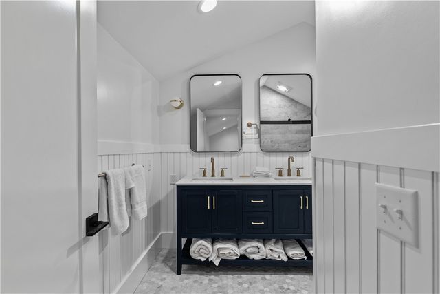 561 Bristol Ferry Road B, Portsmouth, RI 02871