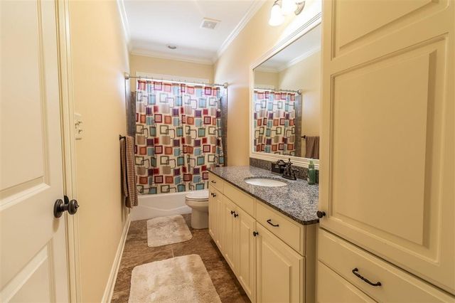 2335 Longue Vue Drive, Lake Charles, LA 70605