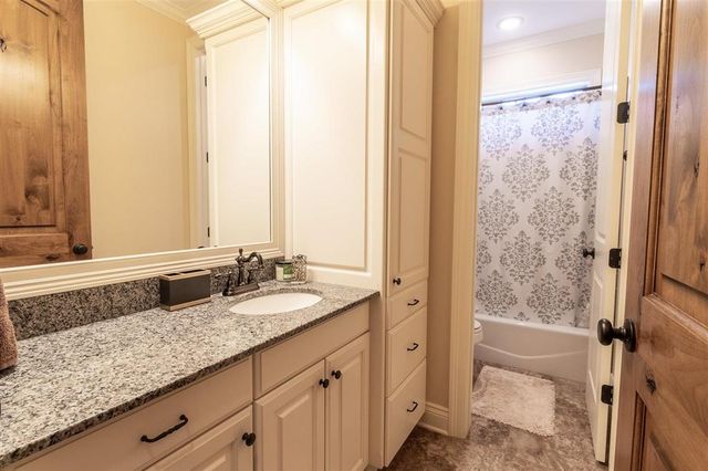 2335 Longue Vue Drive, Lake Charles, LA 70605