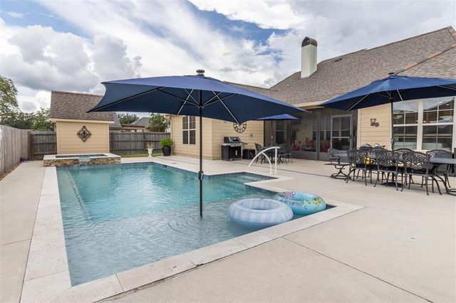 2335 Longue Vue Drive, Lake Charles, LA 70605