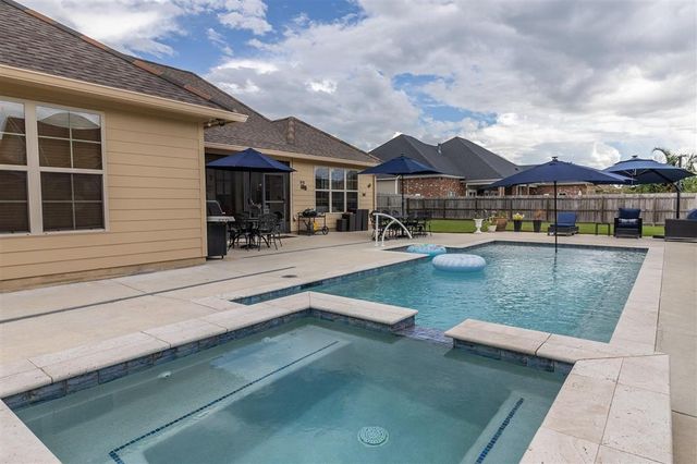 2335 Longue Vue Drive, Lake Charles, LA 70605