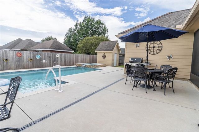 2335 Longue Vue Drive, Lake Charles, LA 70605