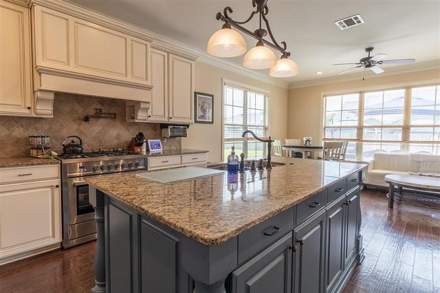 2335 Longue Vue Drive, Lake Charles, LA 70605