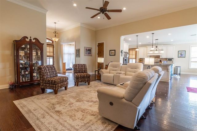 2335 Longue Vue Drive, Lake Charles, LA 70605