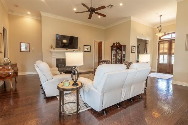 2335 Longue Vue Drive, Lake Charles, LA 70605
