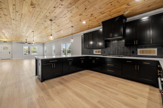 705 Sloan ST, Taylor, TX 76574