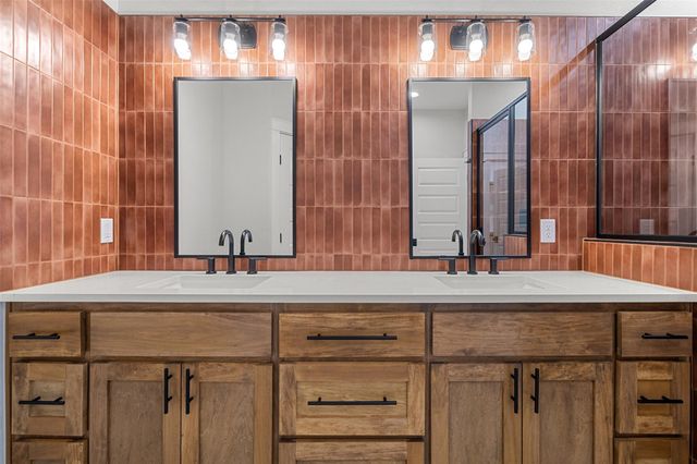705 Sloan ST, Taylor, TX 76574