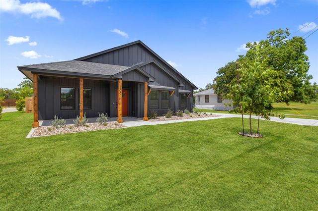 705 Sloan ST, Taylor, TX 76574