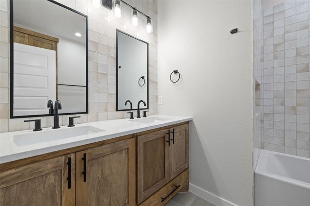 705 Sloan ST, Taylor, TX 76574