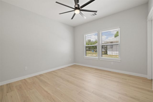 705 Sloan ST, Taylor, TX 76574