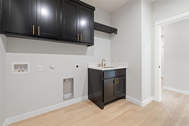 705 Sloan ST, Taylor, TX 76574