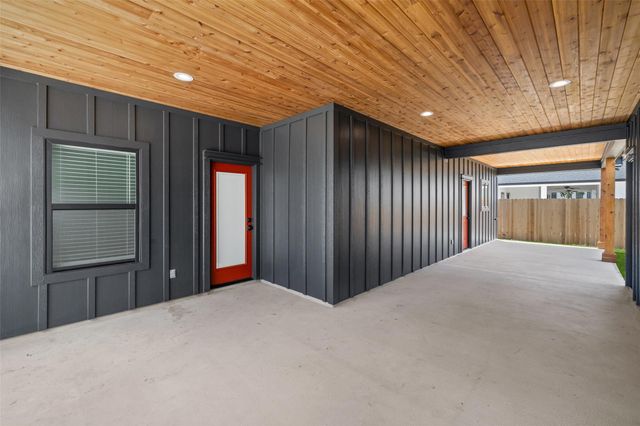 705 Sloan ST, Taylor, TX 76574