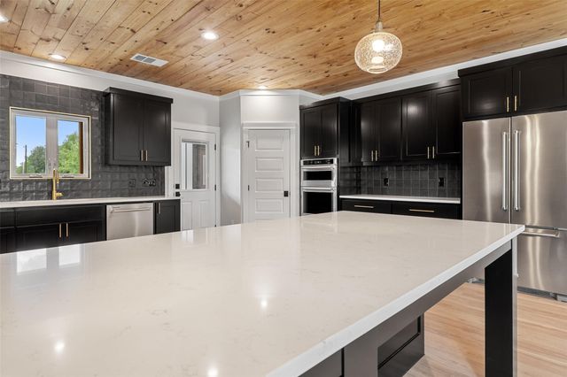 705 Sloan ST, Taylor, TX 76574