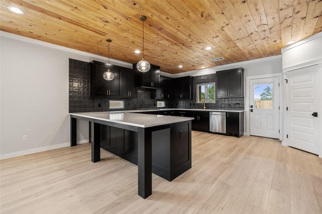 705 Sloan ST, Taylor, TX 76574