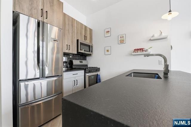142 Charles Street 403, Jersey City, NJ 07307