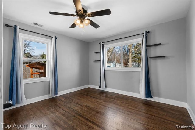 8608 Grace St Street, Shelby Twp, MI 48317