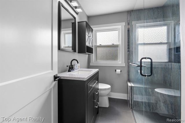 8608 Grace St Street, Shelby Twp, MI 48317