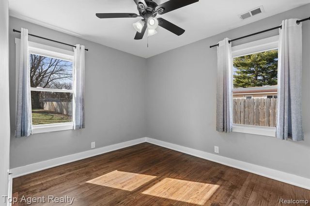 8608 Grace St Street, Shelby Twp, MI 48317