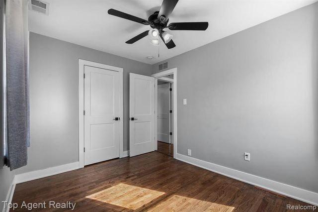 8608 Grace St Street, Shelby Twp, MI 48317