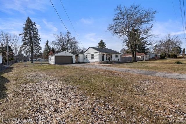 8608 Grace St Street, Shelby Twp, MI 48317