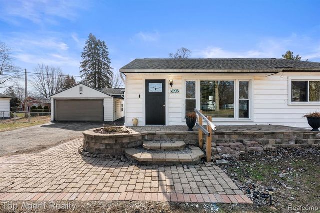 8608 Grace St Street, Shelby Twp, MI 48317