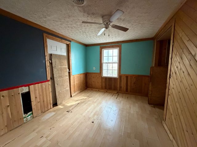 9830 Caneyville Rd, Morgantown, KY 42261