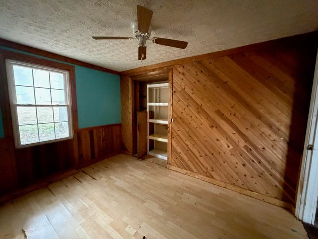 9830 Caneyville Rd, Morgantown, KY 42261