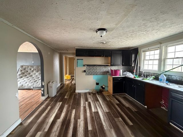 9830 Caneyville Rd, Morgantown, KY 42261