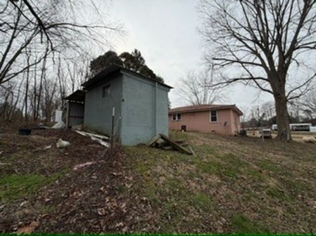 9830 Caneyville Rd, Morgantown, KY 42261