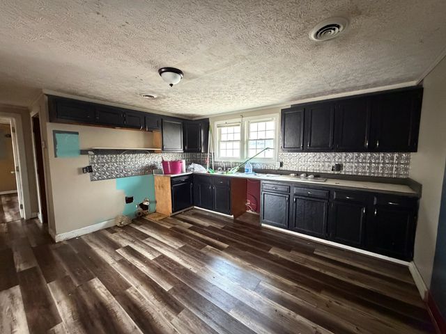 9830 Caneyville Rd, Morgantown, KY 42261