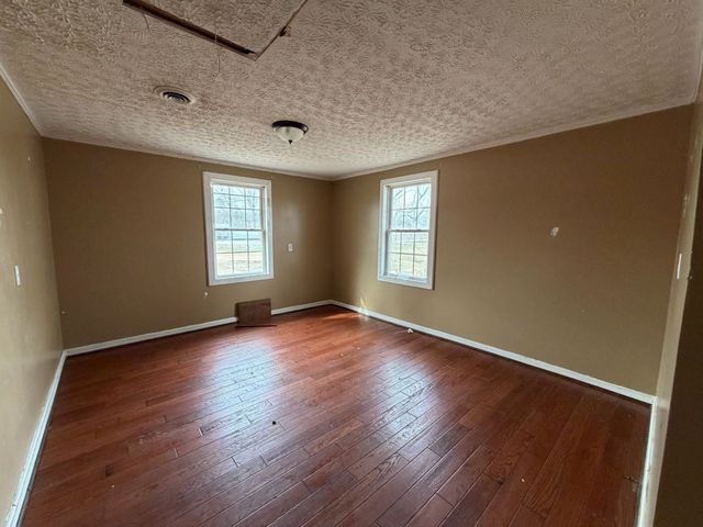 9830 Caneyville Rd, Morgantown, KY 42261