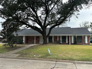 4821 Burning Tree Drive, Baytown, TX 77521