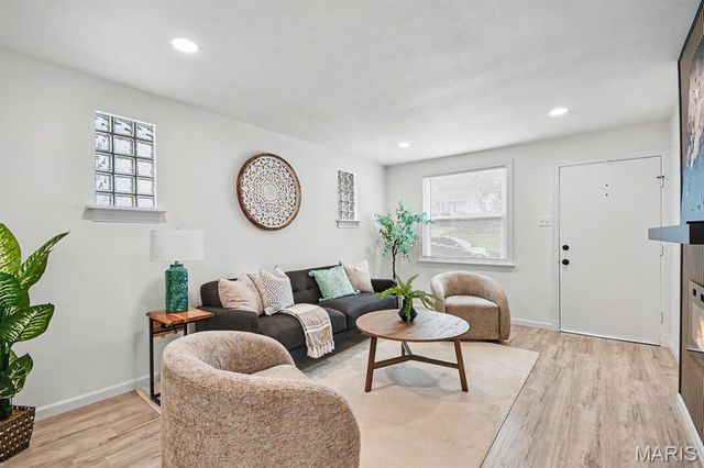 4822 Hamburg Avenue, St Louis, MO 63123