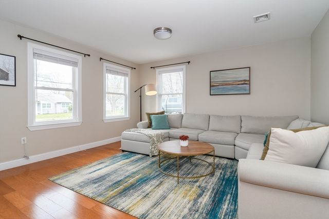 3 Leighton St, Natick, MA 01760