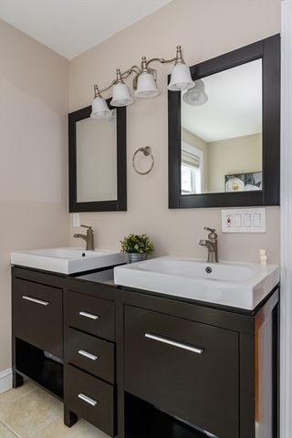 3 Leighton St, Natick, MA 01760