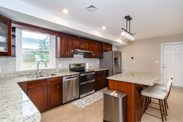 3 Leighton St, Natick, MA 01760