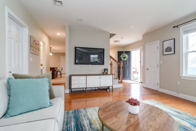 3 Leighton St, Natick, MA 01760