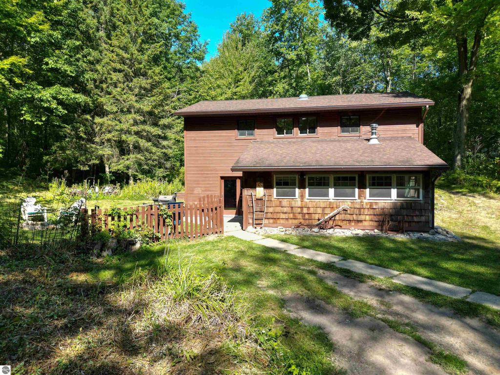 4518 W Vernon Road, Weidman, MI 48893