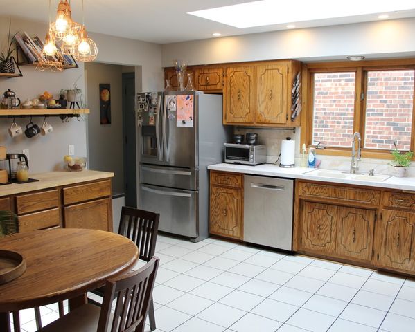 8425 W Castle Island Avenue, Chicago, IL 60656