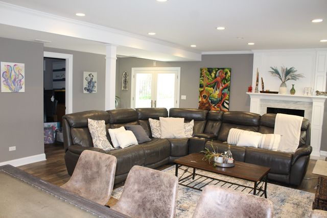 8425 W Castle Island Avenue, Chicago, IL 60656