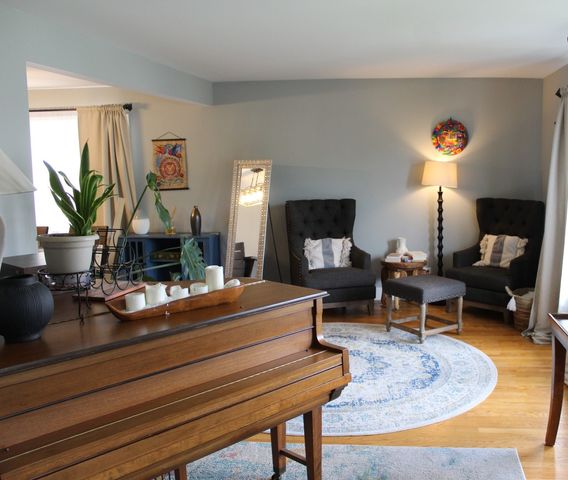 8425 W Castle Island Avenue, Chicago, IL 60656