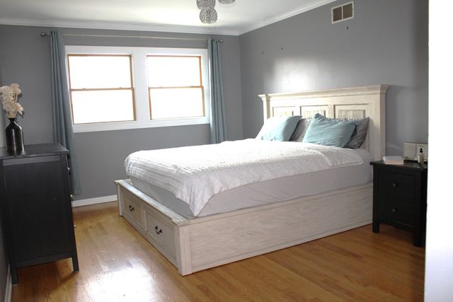 8425 W Castle Island Avenue, Chicago, IL 60656