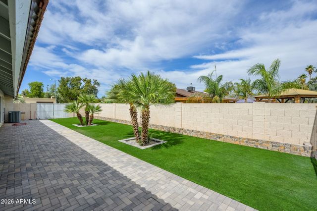 7811 E CHARTER OAK Road, Scottsdale, AZ 85260