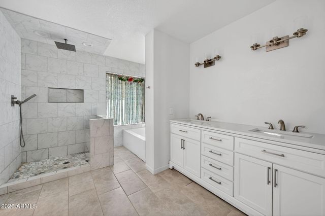 7811 E CHARTER OAK Road, Scottsdale, AZ 85260