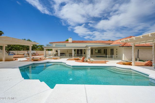 7811 E CHARTER OAK Road, Scottsdale, AZ 85260