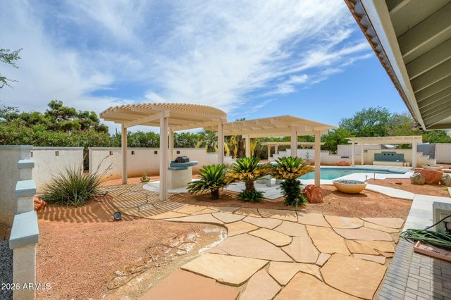 7811 E CHARTER OAK Road, Scottsdale, AZ 85260