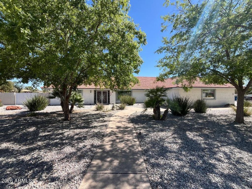 7811 E CHARTER OAK Road, Scottsdale, AZ 85260
